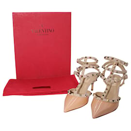 Valentino Garavani-Zapatos de tacón con puntera en punta y tiras Rockstud de Valentino en charol rosa-Rosa