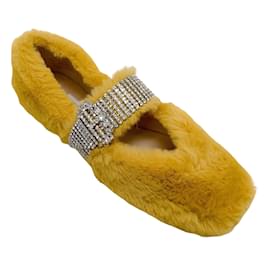 Jimmy Choo-Jimmy Choo Chaussures plates Krista jaunes en fausse fourrure avec ornements en cristal-Jaune