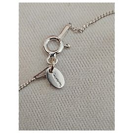 Colar Guess Amberata em prata com pingente de cristais azul claro Prata
