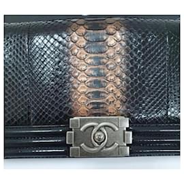 Chanel-Bolsa Clutch Chanel Python Patent Boy-Multicor