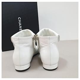 Chanel-Chanel Weiße schwarze Stiefeletten-Schwarz,Weiß