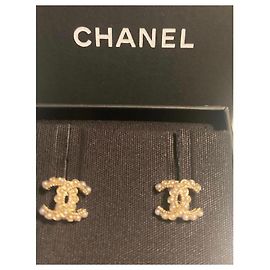 Magnifici piccoli orecchini classici Chanel D'oro
