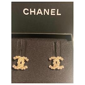 Chanel-Magníficos pequenos brincos clássicos Chanel-Dourado