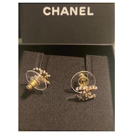 Chanel-Magnifique petites boucles d’oreilles Classiques Chanel-Doré