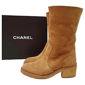 Chanel-Stivali in pelliccia scamosciata color cammello Chanel-Marrone