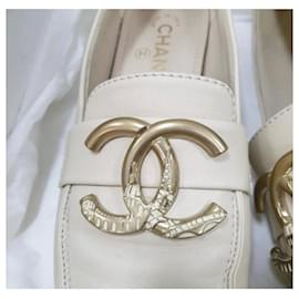 Chanel-Chanel Mocassins com logotipo Ivory CC-Bege