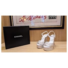 Chanel-Escarpins Chanel collection été 2023-Argenté,Blanc,Crème