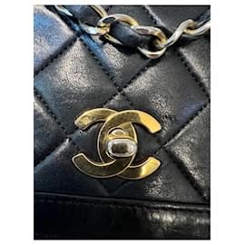 Sacs Chanel Timeless Crème d'occasion