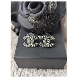 Chanel-CC A14Boucles d'oreilles logo S BHW boucles d'oreilles classiques en perles avec boîte-Noir