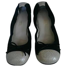 Chanel-Zapatillas de ballet-Negro,Beige