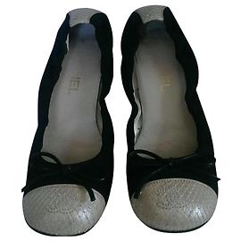Sapatilhas Chanel bicolores em lona preta e couro exótico bege Preto Bege