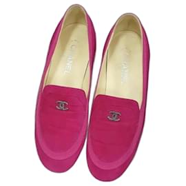 Chanel-Chanel Pink Suede Leather CC Slip On Loafers-Pink