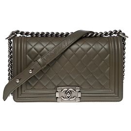 CHANEL Boy Bag in Khaki Leather - 101203 Khaki