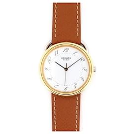Hermès-Hermès AR curved watch3.720 ct quartz 33 MM GOLD & STEEL STEEL GOLD WATCH-Golden
