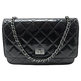 Quilted beige leather and black patent leather with gold-tone metal