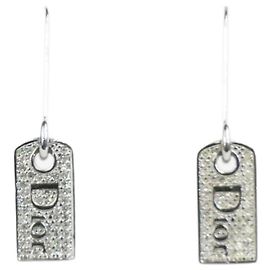 Christian Dior Boucles d'oreilles étiquette ornées de strass argentés Argenté