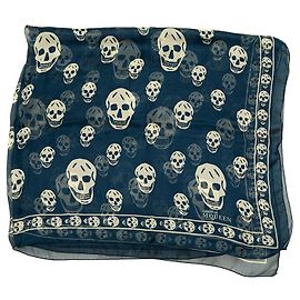 Alexander McQueen Azul com. Lenço de seda grande com estampa de caveiras creme e logotipo Azul