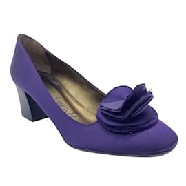 Lanvin-Lanvin Purple Round Toe with Silk Flower Pumps-Purple