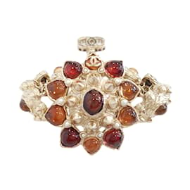 Chanel-Bracelet CC Chanel en or à plusieurs fleurs avec pierres et perles-Doré