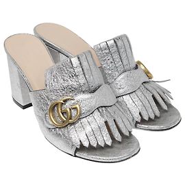 Gucci GG Marmont Mules mit metallischen Fransen Metallisch
