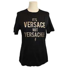 Versace-black/T-shirt doré « C'est Versace, pas Versachee »-Noir