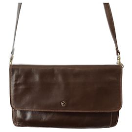 Vintage leather clutch bag Brown
