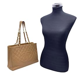 Chanel-Beigefarbene, gesteppte GST-Grand-Shopping-Einkaufstasche aus Kaviarleder-Beige