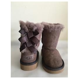 Ugg-Ugg Bailey Bow II, Classic Boot Kids size 22,5-Light brown