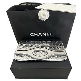 Bolsa com aba metálica Chanel Outro