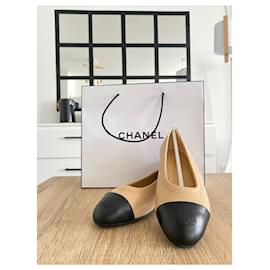 Chanel-Sapatilhas de ballet-Preto,Bege