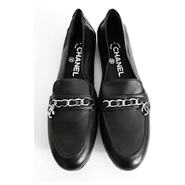 Chanel-Chanel Mocassins de pele de cordeiro com logo de corrente-Preto