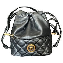 Sac seau Versace en cuir matelassé noir Noir