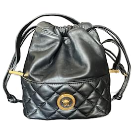 Versace Beuteltasche aus gestepptem Leder Schwarz Schwarz