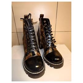 Louis Vuitton LV Black Suede Flat Boots Shoes Sz 40 Italy