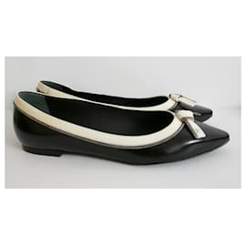 Louis Vuitton-Louis Vuitton Zip Detail Flats Shoes-Black
