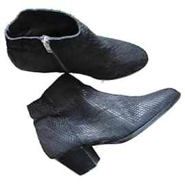Sandro-Low matt black python boots, Pointure 36.-Black