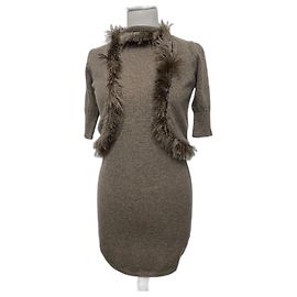 Autre Marque Ensemble Cardigan et Robe Twinset en Cachemire avec Plumes d'Autruche Taupe Marron clair