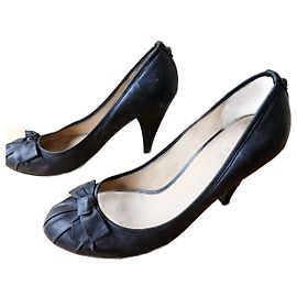 Guess black pleated pumps with bow Black