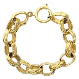 Chanel-VINTAGE CHANEL COURMETTE BRACELET 1970 IN GOLD METAL QUILTED STRAP LINKS-Golden