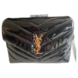 Yves Saint Laurent Loulou pequeno Preto