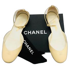 Chanel Sapatilhas Mary Jane Cru