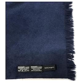 Hermès-***HERMES Pañuelo facial forrado de angora de seda-Azul marino