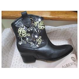 Autre Marque-black leather boots , embroidery and sequins, Pointure 36.-Black