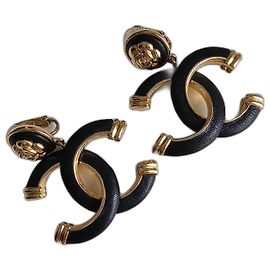 Chanel Orecchini Gold hardware