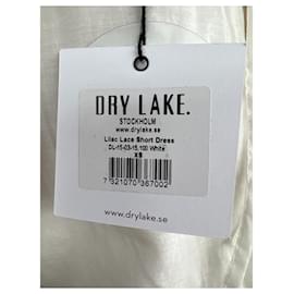 Dry Lake-Robes-Blanc