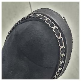 Chanel-Stivaletti Chanel con dettaglio catena in pelle scamosciata nera-Nero