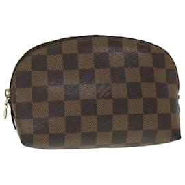 Louis Vuitton - Pochette à maquillage en toile avec monogramme et poche à  fermeture éclair En vente sur 1stDibs