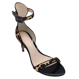 Sophia webster Sofía Webster Tan / marrón / Sandalias con tira al tobillo de pelo de becerro con estampado de leopardo negro Camello