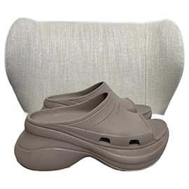 Balenciaga-BALENCIAGA  Sandals T.eu 38 rubber-Beige