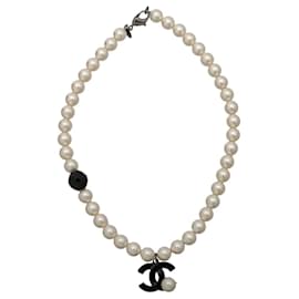Chanel necklace - Joli Closet